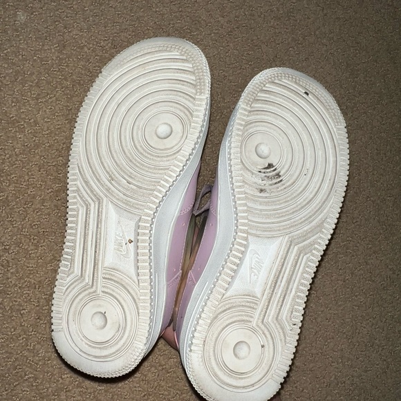 Nike AF1 Valentines Day Sneaker - Picture 3 of 3